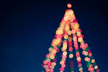 Juletræ af lyskæder