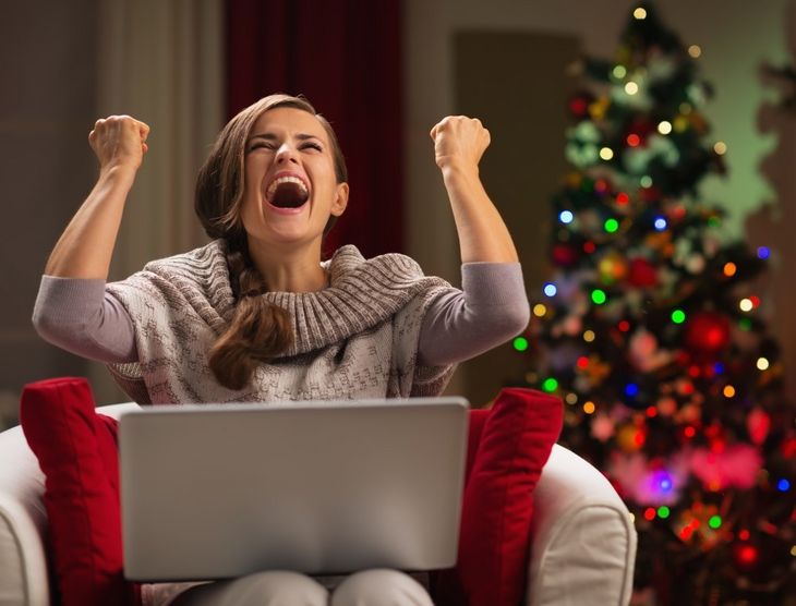 Kvinde der juleshopper online