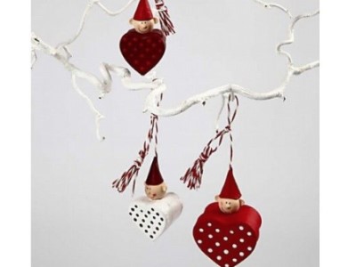 Hjemmelavede julemænd med små pakker